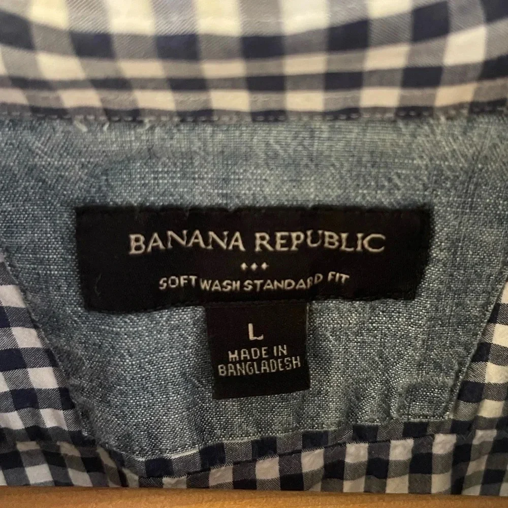 Men’s Banana Republic blue/white checkered pattern button down dress shirt Large